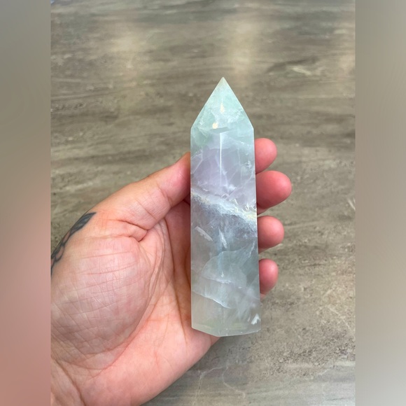 Lavender Yttrium Fluorite Tower Point - Picture 1 of 3